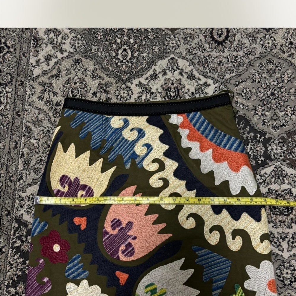 ANTHROPOLOGIE Vanessa Virginia Tulipa Skirt Size 2
Embroidered Lined - Picture 8 of 8